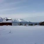 Lyngen Biarnes- Nordreisa Feriehus Rotsund