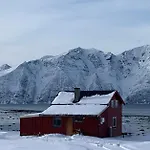 Lyngen Biarnes- Nordreisa Feriehus *