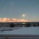 Lyngen Biarnes- Nordreisa Feriehus Rotsund