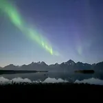 Lyngen Biarnes- Nordreisa Feriehus *