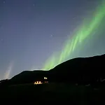 Lyngen Biarnes- Nordreisa Feriehus Rotsund