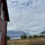 Feriehus Lyngen Biarnes- Nordreisa
