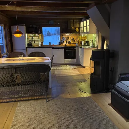 Feriehus Lyngen Biarnes- Nordreisa *