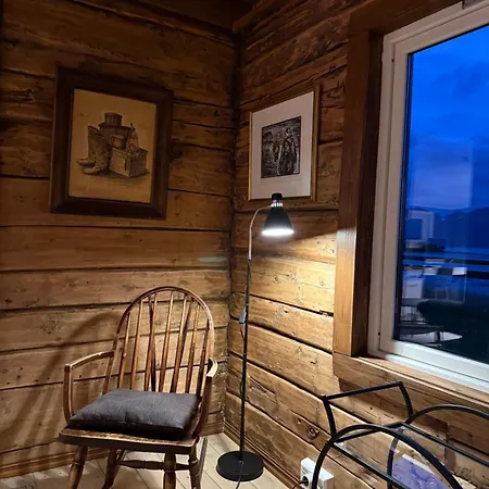 Lyngen Biarnes- Nordreisa Feriehus *